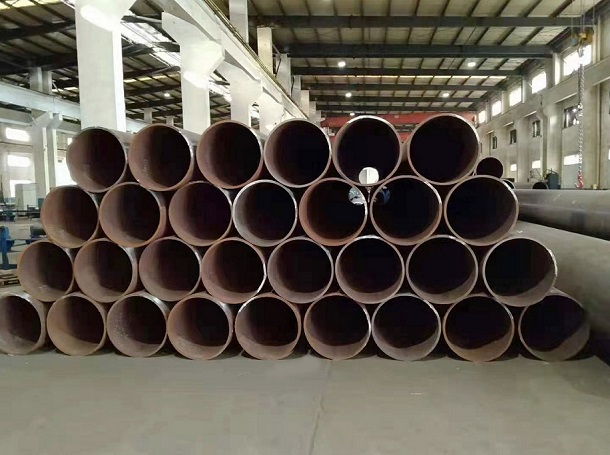 Long straight seam pipe