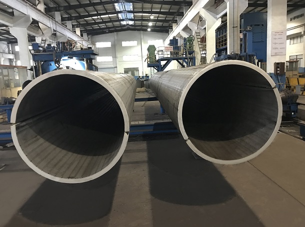 Long straight seam pipe